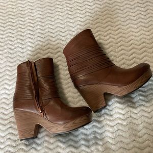 Super cute size 5 booties
